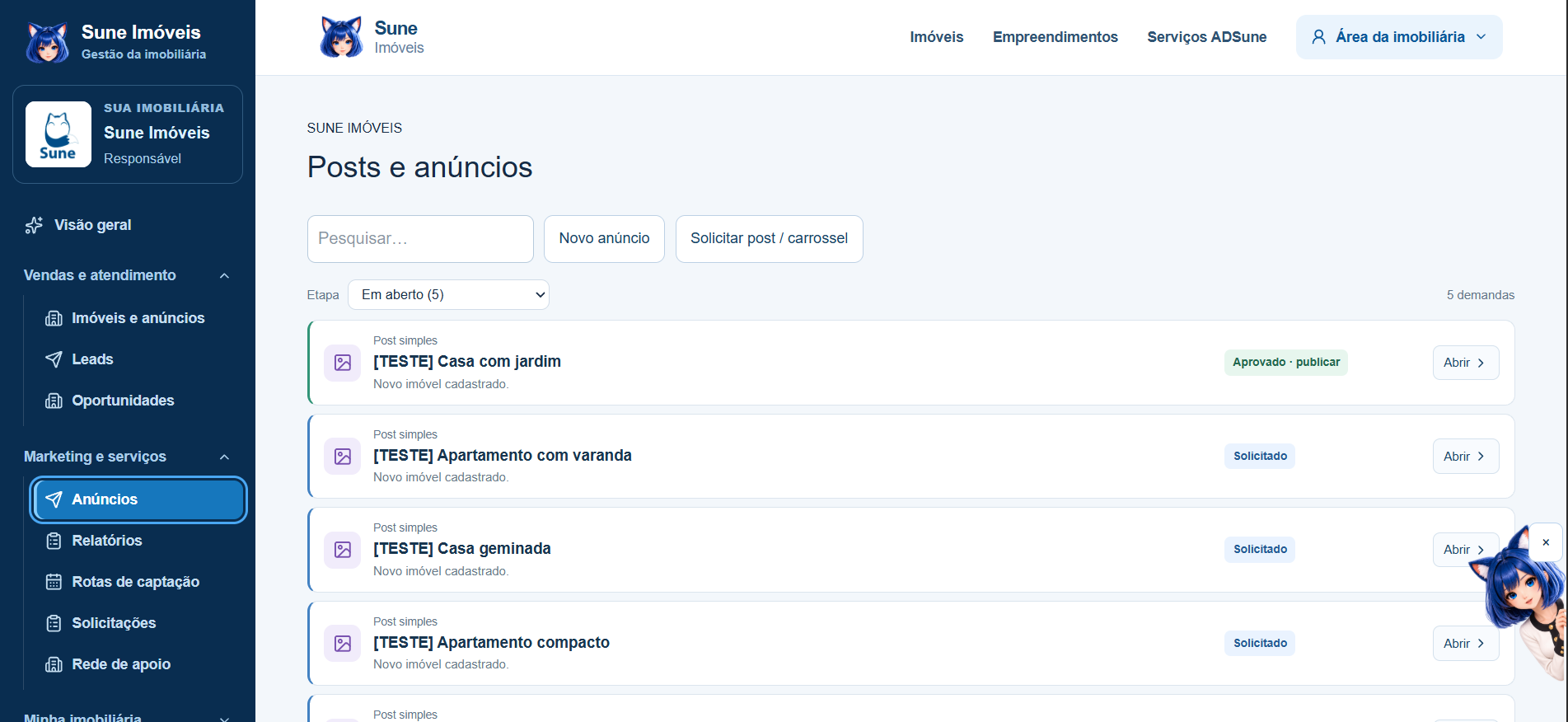 Painel de posts e anúncios do Sune Imóveis exibido em um notebook